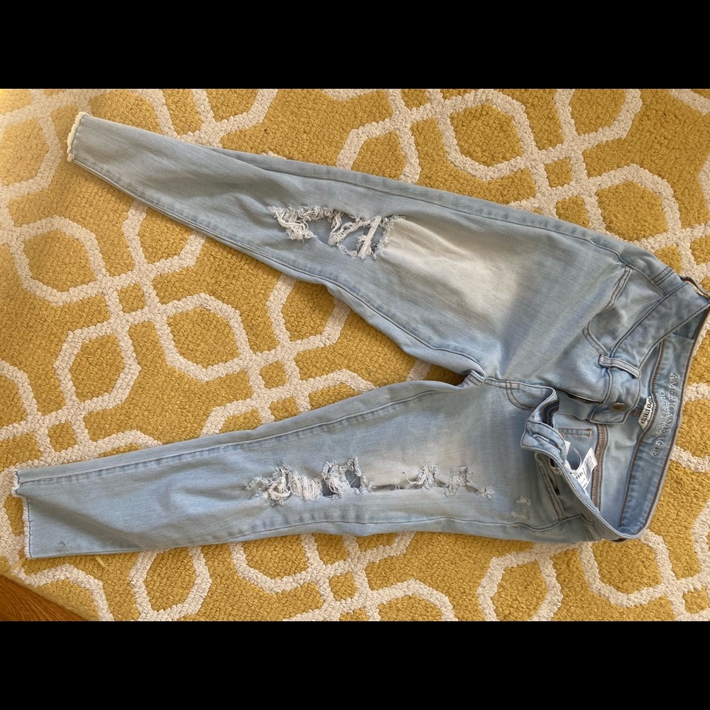 American eagle distressed capri size 6